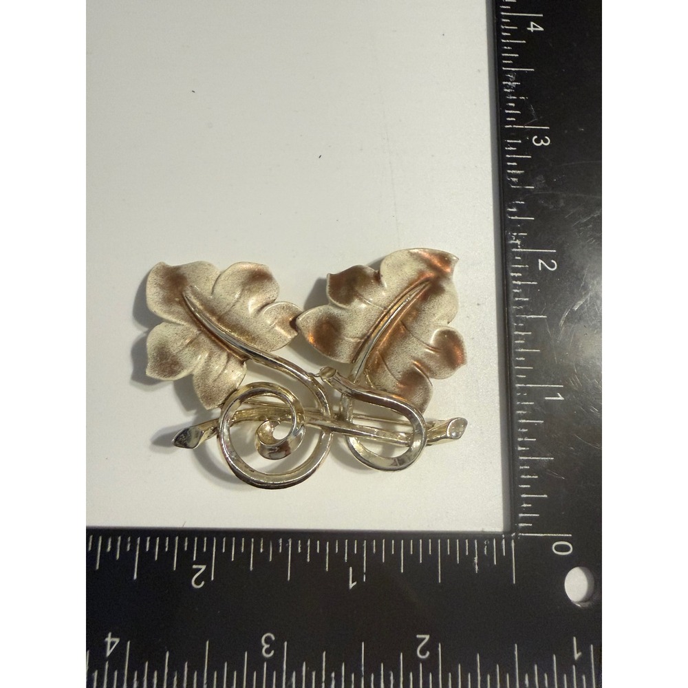 Vintage Gold Tone Double Leaf Brooch Textured Botanical Scroll Pin Accessory